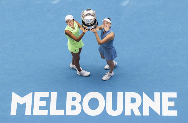 (260131) -- MELBOURNE, Jan. 31, 2026 -- Zhang Shuai (L) Elise Mertens hold the trophy during the awarding ceremony for the women s doubles final match between Zhang Shuai (China) Elise Mertens (Belgium) and Anna Danilina (Kazakhstan) Aleksandra Krunic (Serbia) at the Australian Open tennis tournament in Melbourne, Australia, Jan. 31, 2026. (Photo by Xinhua) (SP)AUSTRALIA-MELBOURNE-TENNIS-AUSTRALIAN OPEN-WOMEN S DOUBLES-FINAL HuxJingchen 