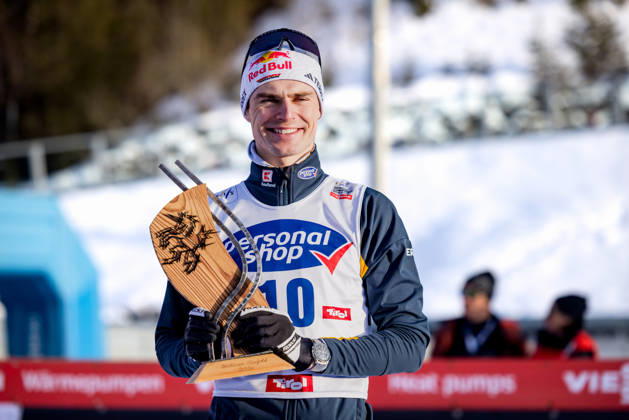 NORDIC COMBINED - FIS WC Seefeld SEEFELD,AUSTRIA,31.JAN.26 - NORDIC SKIING, NORDIC COMBINED, CROSS COUNTRY - FIS World Cup, 7.5km individual compact race, men. Image shows Vinzenz Geiger (GER). Keywords: trophy.  GEPAxpictures xMatthiasxTrinkl