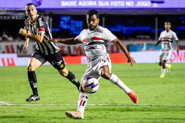 São Paulo x Santos SaO PAULO, SP - 31.01.2026: SaO PAULO X SANTOS - Danielzinho (Sao Paulo) and Joao Schmidt (Santos) during the match between Sao Paulo and Santos, valid for the 6th round of the Paulistao, held on Saturday night (31) at MorumBIS in Sao Paulo, SP. (Photo: Rodilei Morais Fotoarena) x2877161x RodileixMorais