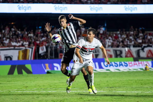 São Paulo x Santos SaO PAULO, SP - 31.01.2026: SaO PAULO X SANTOS - Gonzalo Tapia (Sao Paulo) and Vinicius Lira (Santos) during the match between Sao Paulo and Santos, valid for the 6th round of the Paulistao, held on Saturday night (31) at MorumBIS in Sao Paulo, SP. (Photo: Rodilei Morais Fotoarena) x2877173x RodileixMorais