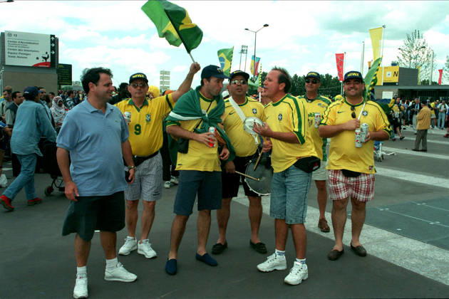 Brazil V Scotland, FIFA World Cup, WM, Weltmeisterschaft, Fussball Finals 1998 Group A Brazil Fans at the FIFA World Cup Finals 1998 Group A match between Brazil and Scotland at Stade De France on June 10, 1998 in Saint-Denis, France. Saint-Denis Stade De France France France Copyright: xAllstarxPicturexLibraryxLtdx