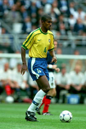 Brazil V Scotland, FIFA World Cup, WM, Weltmeisterschaft, Fussball Finals 1998 Group A Junior Baiano of Brazil on the ball during the FIFA World Cup Finals 1998 Group A match between Brazil and Scotland at Stade De France on June 10, 1998 in Saint-Denis, France. Saint-Denis Stade De France France France Copyright: xAllstarxPicturexLibraryxLtdx