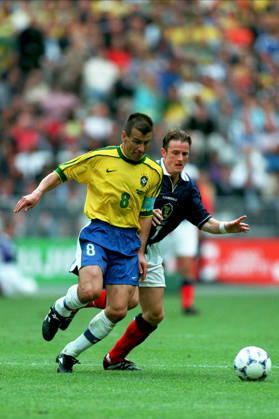 Brazil V Scotland, FIFA World Cup, WM, Weltmeisterschaft, Fussball Finals 1998 Group A Carlos Dunga of Brazil and Tommy Boyd of Scotland challenge during the FIFA World Cup Finals 1998 Group A match between Brazil and Scotland at Stade De France on June 10, 1998 in Saint-Denis, France. Saint-Denis Stade De France France France Copyright: xAllstarxPicturexLibraryxLtdx
