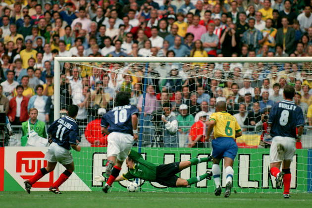Brazil V Scotland, FIFA World Cup, WM, Weltmeisterschaft, Fussball Finals 1998 Group A John Collins of Scotland scores penalty during the FIFA World Cup Finals 1998 Group A match between Brazil and Scotland at Stade De France on June 10, 1998 in Saint-Denis, France. Saint-Denis Stade De France France France Copyright: xAllstarxPicturexLibraryxLtdx