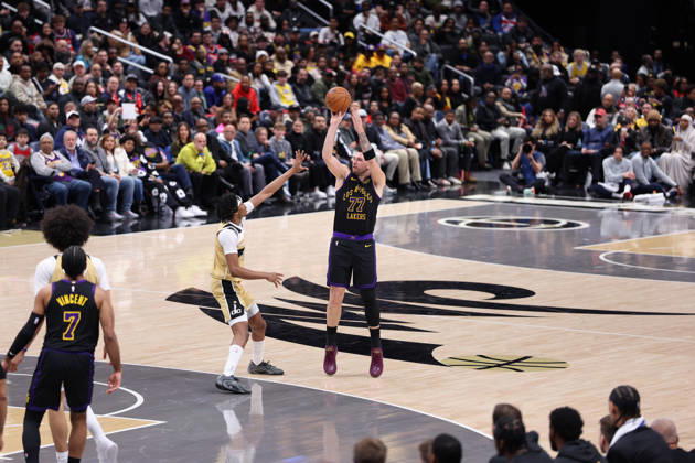 January 30, 2026, Washington, District Of Columbia, USA: LUKA DONCIC 77 of the Los Angeles Lakers shoots a three point basket during the game against the Washington Wizards at Capital One Arena Washington USA - ZUMAs352 20260130_zsp_s352_010 Copyright: xSabinaxShyshx