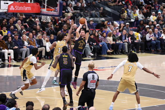 January 30, 2026, Washington, District Of Columbia, USA: LUKA DONCIC 77 of the Los Angeles Lakers shoots the ball during the game against the Washington Wizards at Capital One Arena Washington USA - ZUMAs352 20260130_zsp_s352_012 Copyright: xSabinaxShyshx