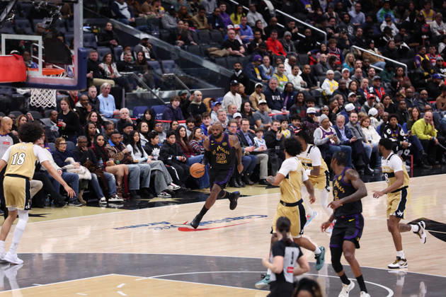 January 30, 2026, Washington, District Of Columbia, USA: LEBRON JAMES 23 of the Los Angeles Lakers dribbles the ball during the game against the Washington Wizards at Capital One Arena Washington USA - ZUMAs352 20260130_zsp_s352_017 Copyright: xSabinaxShyshx