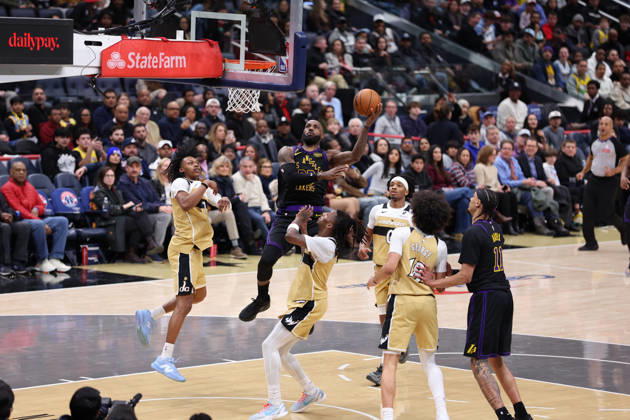January 30, 2026, Washington, District Of Columbia, USA: LEBRON JAMES 23 of the Los Angeles Lakers drives to the basket during the game against the Washington Wizards at Capital One Arena Washington USA - ZUMAs352 20260130_zsp_s352_019 Copyright: xSabinaxShyshx