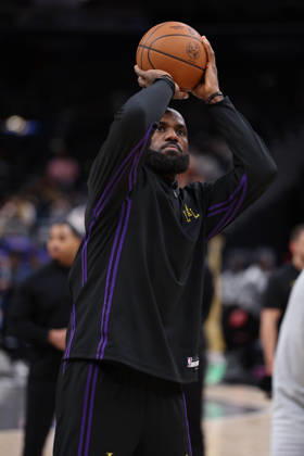 January 30, 2026, Washington, District Of Columbia, USA: LEBRON JAMES 23 of the Los Angeles Lakers warms up before the game against the Washington Wizards at Capital One Arena Washington USA - ZUMAs352 20260130_zsp_s352_025 Copyright: xSabinaxShyshx