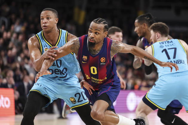 February 3, 2026, Barcelona, Barcelona, Spain: Kevin Punter of FC Barcelona, Barca and Devon Hall of Fenerbahce Beko Istanbul battle for possession during the EuroLeague Regular Season Round 26 match played between FC Barcelona and Fenerbahce Beko Istanbul at Palau Blaugrana on February 03, 2026 in Barcelona, Spain. Barcelona Spain - ZUMAa181 20260203_zaa_a181_217 Copyright: xJavierxBorregox