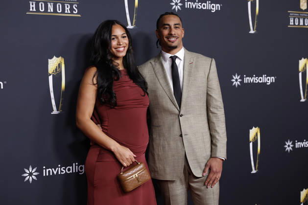 RECORD DATE NOT STATED Ronika Stone and Jordan Love arrive on the red carpet at the 2026 NFL, American Football Herren, USA Honors presented by Invisalign in the days leading up to Super Bowl LX in San Francisco on Thursday, February 5, 2026. The New England Patriots will play the Seattle Seahawks in Super Bowl LX at Levi s Stadium in Santa Clara on Sunday, February 8, 2026.  SBP20260205338 JOHNxANGELILLO