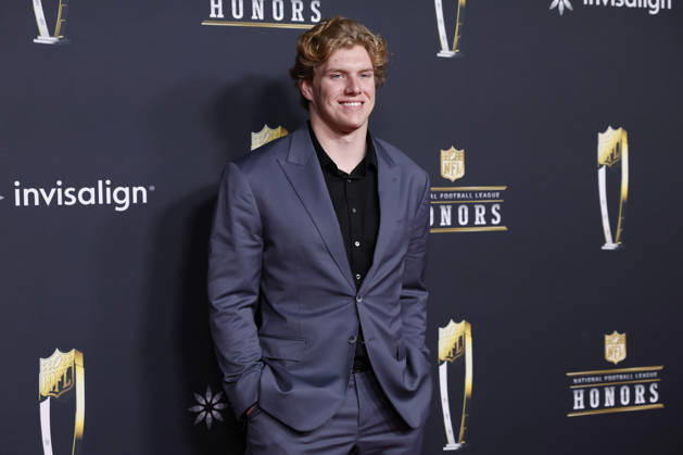 RECORD DATE NOT STATED Carson Schwesinger arrives on the red carpet at the 2026 NFL, American Football Herren, USA Honors presented by Invisalign in the days leading up to Super Bowl LX in San Francisco on Thursday, February 5, 2026. The New England Patriots will play the Seattle Seahawks in Super Bowl LX at Levi s Stadium in Santa Clara on Sunday, February 8, 2026.  SBP20260205345 JOHNxANGELILLO
