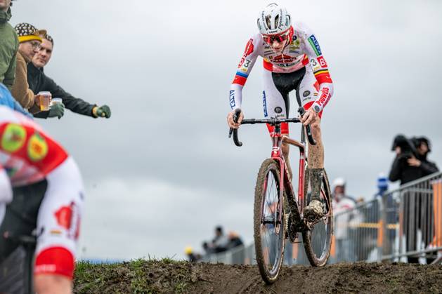 Belgian Michael Vanthourenhout pictured in action during the men elite race of the Noordzeecross cyclocross cycling event in Middelkerke, the last race of the Superprestige competition on Saturday 07 February 2026. DAVIDxPINTENS x161780127x