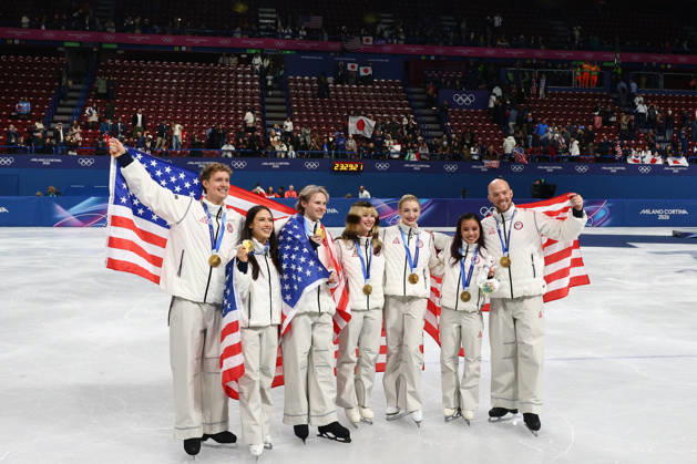February 8, 2026, Milan, Lombardy, Italy: EVAN BATES, MADISON CHOCK, DANNY O SHEA, ELLIE KAM, ALYSA LIU, AMBER GLENN and ILIA MALININ of Team USA jump to celebrate winning the gold medal during the Victory Ceremony of the Figure skating, Eiskunstlauf Team Event at the Milano Cortina 2026 Winter Olympic Games, Olympische Spiele, Olympia, OS Milan Italy - ZUMAc179 20260208_oly_c179_093 Copyright: xMickaelxChavetx