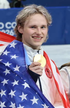 February 8, 2026, Milan, Lombardy, Italy: ILIA MALININ of Team USA celebrates winning the gold medal during the Victory Ceremony of the Figure skating, Eiskunstlauf Team Event at the Milano Cortina 2026 Winter Olympic Games, Olympische Spiele, Olympia, OS Milan Italy - ZUMAc179 20260208_oly_c179_106 Copyright: xMickaelxChavetx