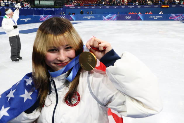 February 8, 2026, Milan, Lombardy, Italy: ALYSA LIU of Team USA celebrates winning the gold medal during the Victory Ceremony of the Figure skating, Eiskunstlauf Team Event at the Milano Cortina 2026 Winter Olympic Games, Olympische Spiele, Olympia, OS Olympics 2026: Milano Cortina: Figure Skating Team Event - ZUMAc179 20260208_oly_c179_100 Copyright: xMickaelxChavetx