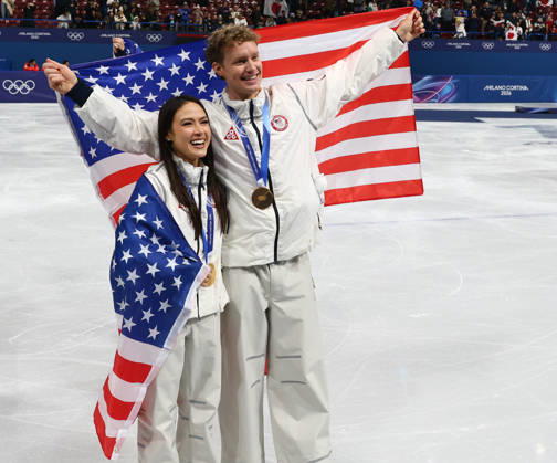 February 8, 2026, Milan, Lombardy, Italy: MADISON CHOCK and EVAN BATES of Team USA celebrate with the gold medal during the Victory Ceremony of the Figure skating, Eiskunstlauf Team Event at the Milano Cortina 2026 Winter Olympic Games, Olympische Spiele, Olympia, OS Milan Italy - ZUMAc179 20260208_oly_c179_111 Copyright: xMickaelxChavetx