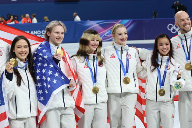 February 8, 2026, Milan, Lombardy, Italy: EVAN BATES, MADISON CHOCK, DANNY O SHEA, ELLIE KAM, ALYSA LIU, AMBER GLENN and ILIA MALININ of Team USA celebrate winning the gold medal during the Victory Ceremony of the Figure skating, Eiskunstlauf Team Event at the Milano Cortina 2026 Winter Olympic Games, Olympische Spiele, Olympia, OS Olympics 2026: Milano Cortina: Figure Skating Team Event - ZUMAc179 20260208_oly_c179_107 Copyright: xMickaelxChavetx