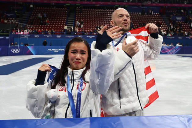 February 8, 2026, Milan, Lombardy, Italy: DANNY O SHEA and ELLIE KAM of Team USA celebrate winning the gold medal during the Victory Ceremony of the Figure skating, Eiskunstlauf Team Event at the Milano Cortina 2026 Winter Olympic Games, Olympische Spiele, Olympia, OS Olympics 2026: Milano Cortina: Figure Skating Team Event - ZUMAc179 20260208_oly_c179_113 Copyright: xMickaelxChavetx