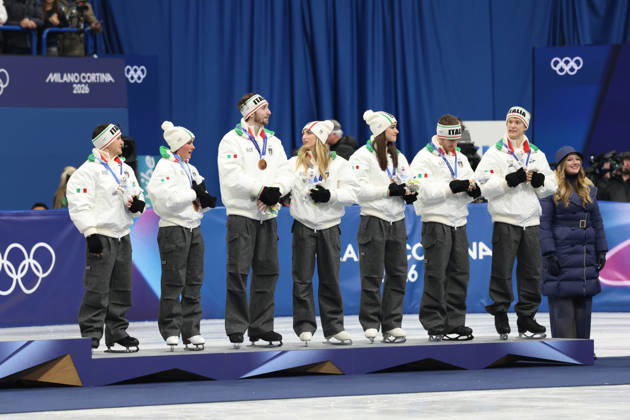 February 8, 2026, Milan, Lombardy, Italy: MARCO FABBRI, CHARLENE GUIGNARD, NICCOLO MACII, SARA CONTI, LARA NAKI GUTMANN, MATTEO RIZZO and DANIEL GRASSL of Team Italy celebrate winning the silver medal during the Victory Ceremony of the Figure skating, Eiskunstlauf Team Event at the Milano Cortina 2026 Winter Olympic Games, Olympische Spiele, Olympia, OS Olympics 2026: Milano Cortina: Figure Skating Team Event - ZUMAc179 20260208_oly_c179_139 Copyright: xMickaelxChavetx