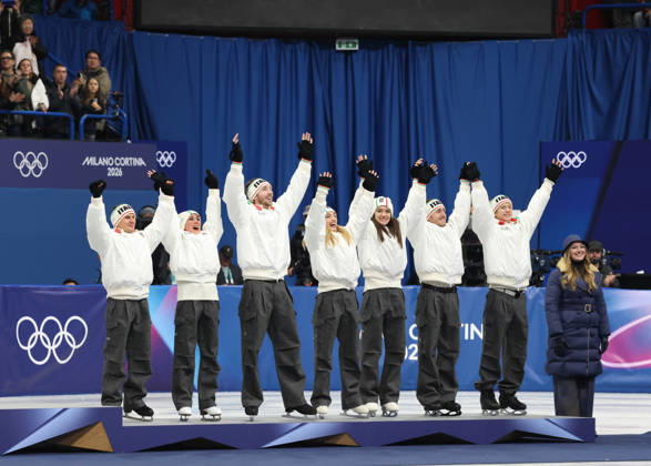 February 8, 2026, Milan, Lombardy, Italy: MARCO FABBRI, CHARLENE GUIGNARD, NICCOLO MACII, SARA CONTI, LARA NAKI GUTMANN, MATTEO RIZZO and DANIEL GRASSL of Team Italy celebrate winning the silver medal during the Victory Ceremony of the Figure skating, Eiskunstlauf Team Event at the Milano Cortina 2026 Winter Olympic Games, Olympische Spiele, Olympia, OS Olympics 2026: Milano Cortina: Figure Skating Team Event - ZUMAc179 20260208_oly_c179_143 Copyright: xMickaelxChavetx