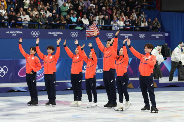 February 8, 2026, Milan, Lombardy, Italy: YUMA KAGIYAMA, SATO SHUN, MIURA RIKU, KIHARA RYUICHI, YOSHIA UTANA, MASAYA MORITA and SAKAMOTO KAORI of Team Japan celebrate winning the silver medal during the Victory Ceremony of the Figure skating, Eiskunstlauf Team Event at the Milano Cortina 2026 Winter Olympic Games, Olympische Spiele, Olympia, OS Milan Italy - ZUMAc179 20260208_oly_c179_150 Copyright: xMickaelxChavetx