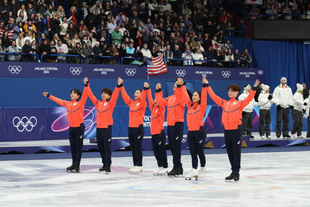 February 8, 2026, Milan, Lombardy, Italy: YUMA KAGIYAMA, SATO SHUN, MIURA RIKU, KIHARA RYUICHI, YOSHIA UTANA, MASAYA MORITA and SAKAMOTO KAORI of Team Japan celebrate winning the silver medal during the Victory Ceremony of the Figure skating, Eiskunstlauf Team Event at the Milano Cortina 2026 Winter Olympic Games, Olympische Spiele, Olympia, OS Milan Italy - ZUMAc179 20260208_oly_c179_152 Copyright: xMickaelxChavetx