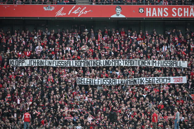 Fanprotest der Kölner Fans gegen RB Leipzig und Jürgen Klopp 08.02.2026, Fussball 1. Bundesliga, Saison 2025 2026, 21. Spieltag, 1. FC Köln - RB Leipzig 1:2 DFL regulations prohibit any use of photographs as image sequences and or quasi-video Koeln RheinEnergieStadion Nordrhein Westfalen Deutschland