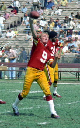 October 13, 1974, Washington, District Of Columbia, USA: Washington Redskins quarterback Sonny Jurgensen 9 warms-up prior to the game against the Miami Dolphins at RFK Stadium in Washington, DC on October 13, 1974. The Redskins won the game 20 - 17 Washington USA - ZUMAs152 19741013_faa_s152_001 Copyright: xArniexSachsx Washington USA - ZUMA0846 19741013_faa_s152_001 Copyright: xIMAGO ArniexSachsx