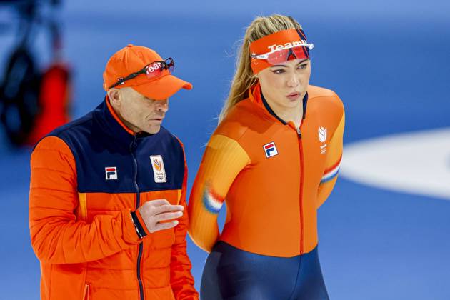 Jutta Leerdam of the Netherlands talks with coach Kosta Poltavets of TeamNL Training and Practice, Milano Cortina 2026 Winter Olympics: Day 5, Speed skating, Eisschnelllauf - Milano Cortina 2026 Winter Olympics: Day 5, Milano Speed Skating Stadium, February 11, 2026, Milan, Italy.