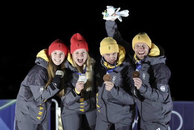 OLYMPICS - Winter Olympic Games, Olympische Spiele, Olympia, OS Milano Cortina 2026 CORTINA D AMPEZZO,ITALY,11.FEB.26 - OLYMPICS, LUGE - Winter Olympic Games Milano Cortina 2026, men, women, doubles, medal ceremony. Image shows the rejoicing of Dajana Eitberger and Magdalena Matschina, Tobias Wendl and Tobias Artl (GER). GEPAxpictures xMaticxKlansek