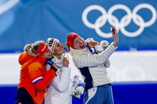 second Merel Conijn of the Netherlands and winner Francesca Lollobrigida of Italy and third Ragne Wiklund of Norway smiling during the medal ceremony after Women s 5000m, Milano Cortina 2026 Winter Olympics: Day 6, Speed skating, Eisschnelllauf - Milano Cortina 2026 Winter Olympics: Day 6, Milano Speed Skating Stadium, February 12, 2026, Milan, Italy.