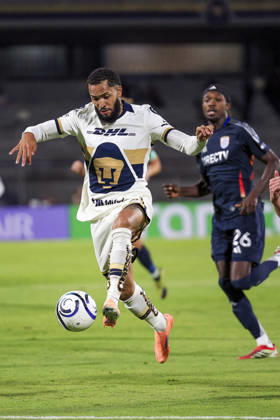 CONCACAF CHAMPIONS CUP 2026 CONCACAF CHAMPIONS CUP 2026 PUMAS VS SAN DIEGO FC 10022026 MEXICO CITY, MEXICO. Action photo of Juninho (L) of Pumas UNAM of the Liga BBVA MX and Manu Duah (R) of San Diego FC of the MLS, Fussball Herren, USA during round 1 game of the CONCACAF Champions Cup 2026 at the Estadio Olimpico Ciudad Universitaria of Mexico City. Foto de accion de Juninho (I) de Pumas UNAM de la Liga BBVA MX, y Manu Duah (D) del San Diego FC de la MLS, durante juego de la ronda 1 de la CONCACAF Champions Cup 2026, celebrado en el Estadio Olimpico de Ciudad Universitaria de la Ciudad de Mexico. Photo by IMAGENSHOP AGENCIA FOTOGRAFICA MEXICO CITY MEXICO CITY MEXICO Copyright: xIMAGENSHOPxAGENCIAxFOTOGRAFICAx