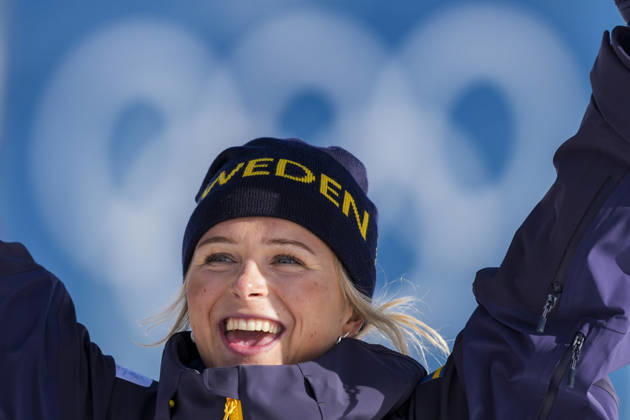 Winter Olympics in Milan Cortina 2026 Val di Fiemme, Italy 20260212 Frida Karlsson from Sweden with the gold medal on the podium after the women s cross country 10 km skating at Lago di Tesero during the Winter Olympics in Milano Cortina 2026 Photo Lise Aaserud NTB Val di Fiemme Italy EDITORIAL USE ONLY RESTRICTED USE FOR BETTING COMPANIES  Copyright: xLisexAserudx xNTBx