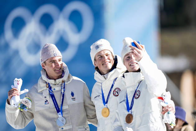 Winter Olympics in Milan Cortina 2026 Val di Fiemme, Italy 20260213 Mathis Desloges from France, Johannes Hoesflot Klaebo from Norway and Einar Hedegart from Norway on the podium after the men s cross country 10 km skating at Lago di Tesero during the Winter Olympics in Milano Cortina 2026 Photo Terje Pedersen NTB Val di Fiemme Italy EDITORIAL USE ONLY RESTRICTED USE FOR BETTING COMPANIES  Copyright: xTerjexPedersenx xNTBx