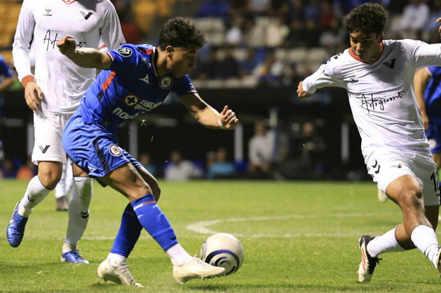 CONCACAF CHAMPIONS CUP 2026 CONCACAF CHAMPIONS CUP 2026 CRUZ AZUL VS VANCOUVER 12022026 PUEBLA, PUEBLA. Action photo of Amaury Morales (L) of Cruz Azul of the Liga BBVA MX and Tyler Crawford (R) of the Vancouver FC of the Canadian Premier League, during round 1 game of the CONCACAF Champions Cup 2026 at the Estadio Cuauhtemoc of Puebla, Mexico. Foto de accion de Amaury Morales (I) de Cruz Azul de la Liga BBVA MX y Tyler Crawford (D) del Vancouver FC de la Liga Premier Canadiense, durante juego de la ronda 1 de la CONCACAF Champions Cup 2026, celebrado en el Estadio Cuauhtemoc de Puebla, Mexico. Photo by IMAGENSHOP AGENCIA FOTOGRAFICA PUEBLA PUEBLA MEXICO Copyright: xIMAGENSHOPxAGENCIAxFOTOGRAFICAx