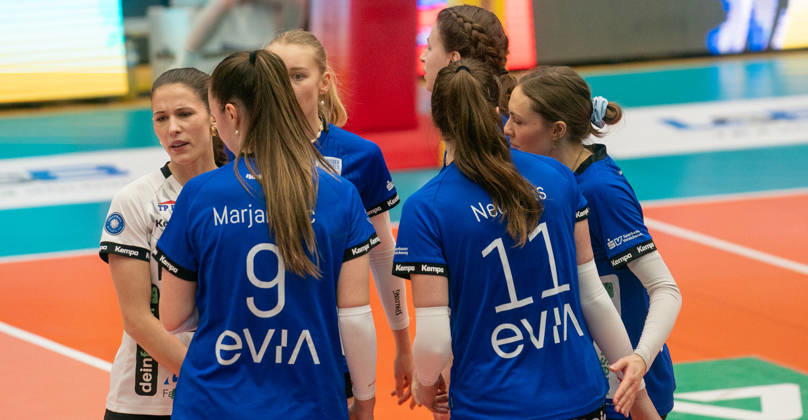 13.2.2026, Volleyball, Frauen, VBL, 1. VBL, 1. Volleyball-Bundesliga, Saison 2025 26, 17. Spieltag, SSC Palmberg Schwerin - Binder Blaubären TSV Flacht, Die Spielerinnen des Binder Blaubären TSV Flacht sind enttäuscht. Schwerin Palmberg Arena Mecklenburg-Vorpommern Deutschland
