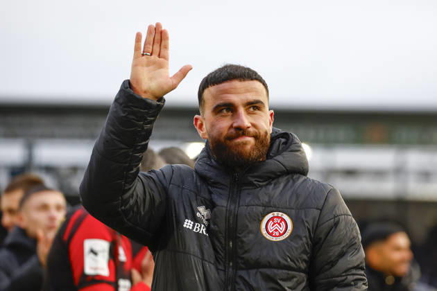 14.02.2026, xavx, Fussball 3.Liga, SV Wehen Wiesbaden - MSV Duisburg v.l. Fatih Kaya (SV Wehen Wiesbaden) jubeln jubelt nach Spielende. (DFL DFB REGULATIONS PROHIBIT ANY USE OF PHOTOGRAPHS as IMAGE SEQUENCES and or QUASI-VIDEO) Wiesbaden