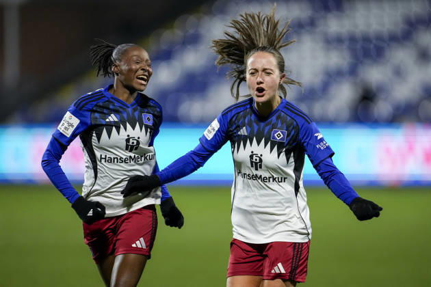 v.li.: Magou Doucoure (HSV, 2), Torschützin Camilla Linberg (HSV, 47), Spielerinnen vom Hamburger SV (HSV), jubeln über das Tor zum 0:1, Jubel, Torjubel, Torerfolg, celebrate the goal, goal, celebration, jubelt ueber das Tor, Freuen, Freude, freut sich, optimistisch, positiv, Spielszene, Highlight, Action, Aktion, 15.02.2026, Sinsheim (Hoffenheim) (Deutschland), Fussball, Google Pixel Frauen-Bundesliga, TSG 1899 Hoffenheim - Hamburger SV, DFB DFL REGULATIONS PROHIBIT ANY USE OF PHOTOGRAPHS AS IMAGE SEQUENCES AND OR QUASI-VIDEO.