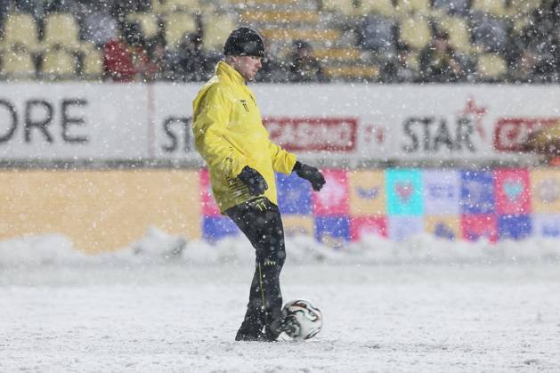 STVV s players pictured in action during the warming-up for a soccer match between Sint-Truidense V.V. and Zulte Waregem, Sunday 15 February 2026 in Sint-Truiden, on day 25 of the 2025-2026 Jupiler Pro League first division of the Belgian championship. BRUNOxFAHY x163641549x
