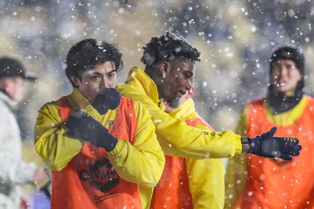 STVV s players pictured in action during the warming-up for a soccer match between Sint-Truidense V.V. and Zulte Waregem, Sunday 15 February 2026 in Sint-Truiden, on day 25 of the 2025-2026 Jupiler Pro League first division of the Belgian championship. BRUNOxFAHY x163641756x