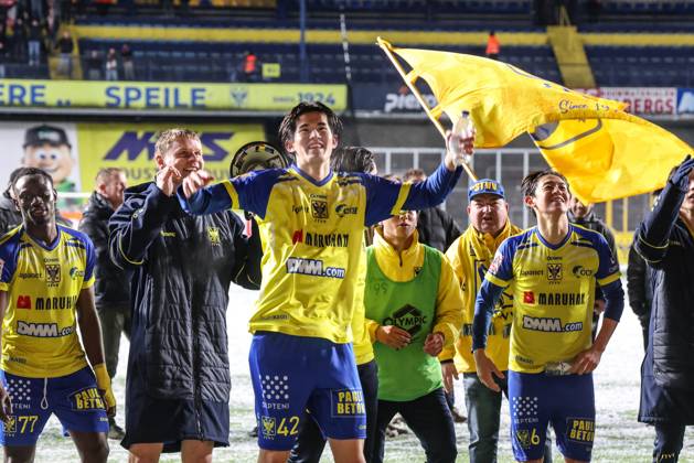 STVV s players celebrate after winning a soccer match between Sint-Truidense V.V. and Zulte Waregem, Sunday 15 February 2026 in Sint-Truiden, on day 25 of the 2025-2026 Jupiler Pro League first division of the Belgian championship. BRUNOxFAHY  x163668271x