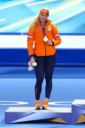 February 15, 2026, Rho, Lombardy, Italy: JUTTA LEERDAM of Netherlands celebrates winning the silver medal in the Women s Speed skating, Eisschnelllauf Men s 500m at the Milano Cortina 2026 Winter Olympic Games, Olympische Spiele, Olympia, OS Rho Italy - ZUMAc179 20260215_oly_c179_145 Copyright: xMickaelxChavetx