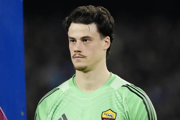SSC Napoli v AS Roma - Serie A Mile Svilar of AS Roma during the Serie A match between SSC Napoli and AS Roma at Stadio Diego Armando Maradona Naples Italy on 15 February 2026. Naples Naples Italy  Copyright: xFrancoxRomanox originalFilename:romano-sscnapol260215_nphP4