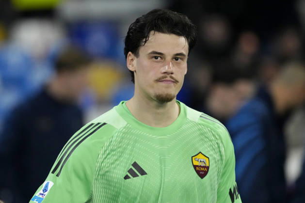 SSC Napoli v AS Roma - Serie A Mile Svilar of AS Roma during the Serie A match between SSC Napoli and AS Roma at Stadio Diego Armando Maradona Naples Italy on 15 February 2026. Naples Naples Italy  Copyright: xFrancoxRomanox originalFilename:romano-sscnapol260215_npWGm