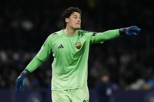 SSC Napoli v AS Roma - Serie A Mile Svilar of AS Roma during the Serie A match between SSC Napoli and AS Roma at Stadio Diego Armando Maradona Naples Italy on 15 February 2026. Naples Naples Italy  Copyright: xFrancoxRomanox originalFilename:romano-sscnapol260215_npFEz