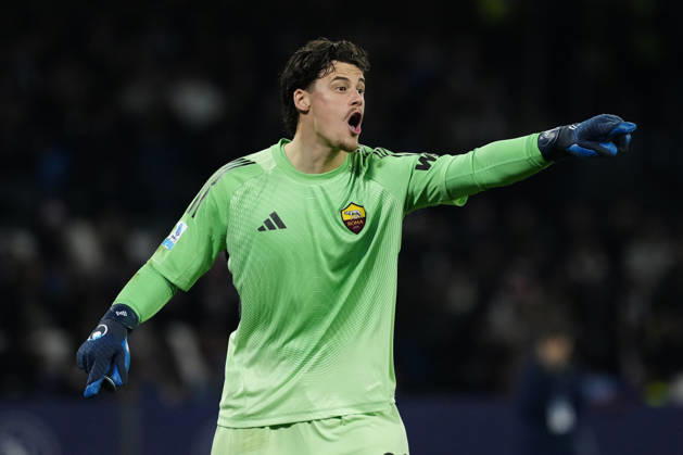 SSC Napoli v AS Roma - Serie A Mile Svilar of AS Roma during the Serie A match between SSC Napoli and AS Roma at Stadio Diego Armando Maradona Naples Italy on 15 February 2026. Naples Naples Italy  Copyright: xFrancoxRomanox originalFilename:romano-sscnapol260215_npo6E