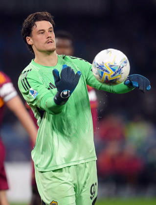 SSC Napoli v AS Roma - Serie A. Mile Svilar of AS Roma during the serie Serie A Enilive match between SSC Napoli and AS Roma at Stadio Diego Armando Maradona on February 15, 2026 in Naples, Italy Naples Stadio Diego Armando Maradona Naples Italy Copyright: xFOTOAGENZIAx