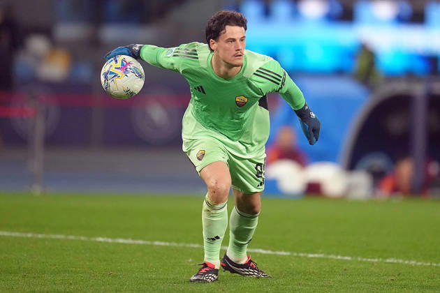 SSC Napoli v AS Roma - Serie A. Mile Svilar of AS Roma during the serie Serie A Enilive match between SSC Napoli and AS Roma at Stadio Diego Armando Maradona on February 15, 2026 in Naples, Italy Naples Stadio Diego Armando Maradona Naples Italy Copyright: xFOTOAGENZIAx