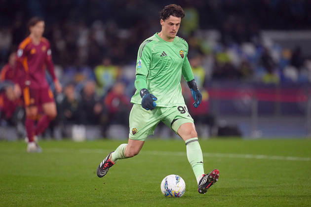 SSC Napoli v AS Roma - Serie A. Mile Svilar of AS Roma during the serie Serie A Enilive match between SSC Napoli and AS Roma at Stadio Diego Armando Maradona on February 15, 2026 in Naples, Italy Naples Stadio Diego Armando Maradona Naples Italy Copyright: xFOTOAGENZIAx
